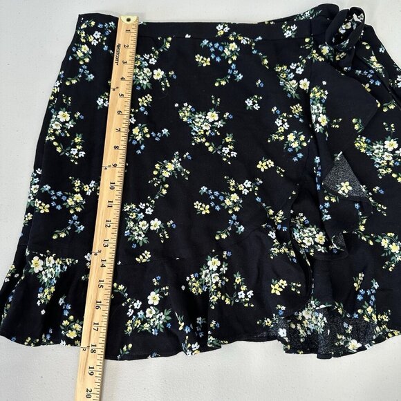 Banana Republic Mini Skirt Size 10 petite Black Wrap Ditsy Floral - Picture 5 of 8